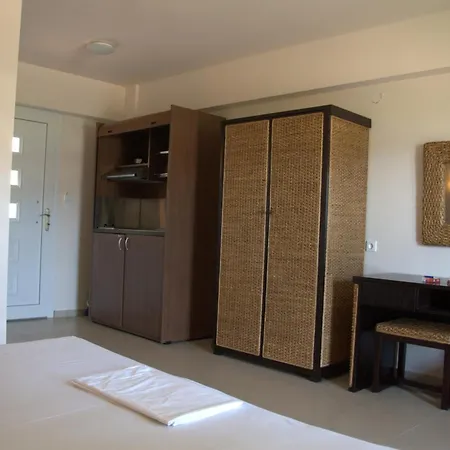 מלון Hotel Sarti Beach *