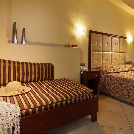 Hotel Sarti Beach فندق *