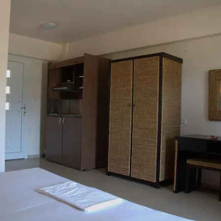 Hotel Sarti Beach サルティ