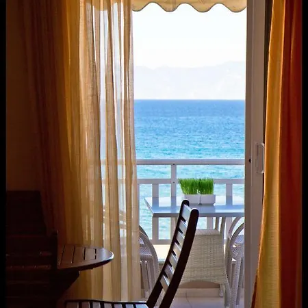 ホテル Hotel Sarti Beach サルティ