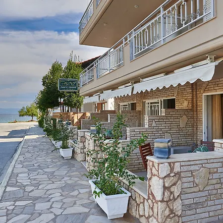 ホテル Hotel Sarti Beach *